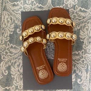 Vince Camuto Tranlins Slide in True Gold Metallic